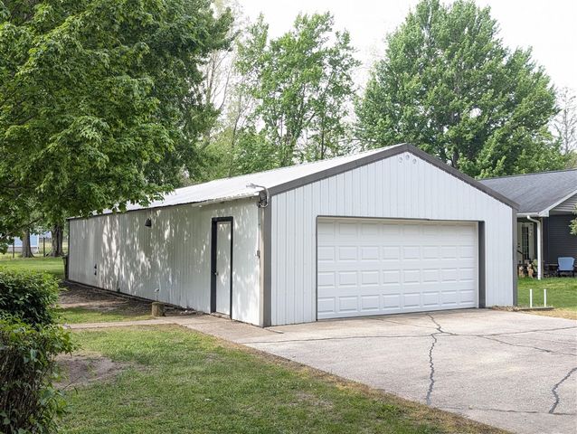 223 W High Street, Bangor, MI 49013