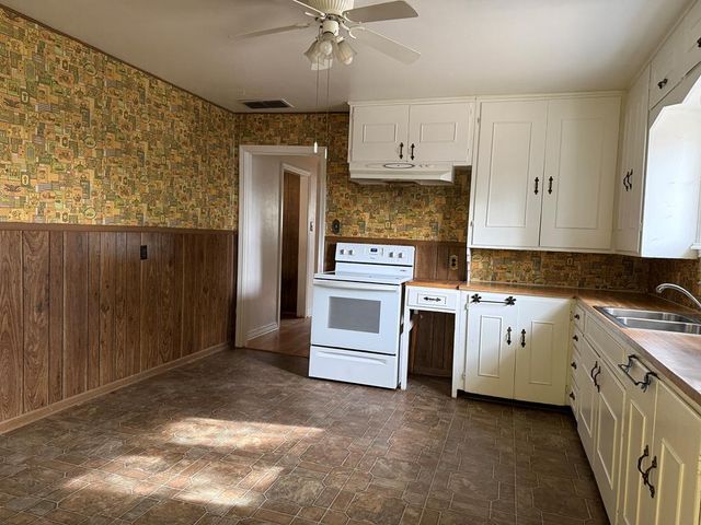 406 E 35th St, Odessa, TX 79762