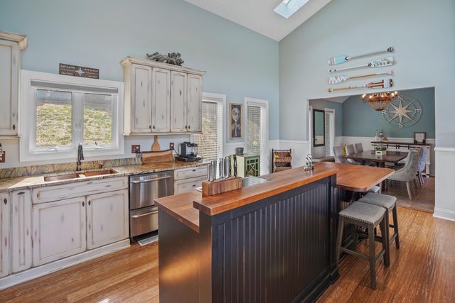 800 Long Island DR, Moneta, VA 24121