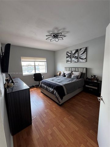 8270 NW 191st Ln 13L, Hialeah, FL 33015