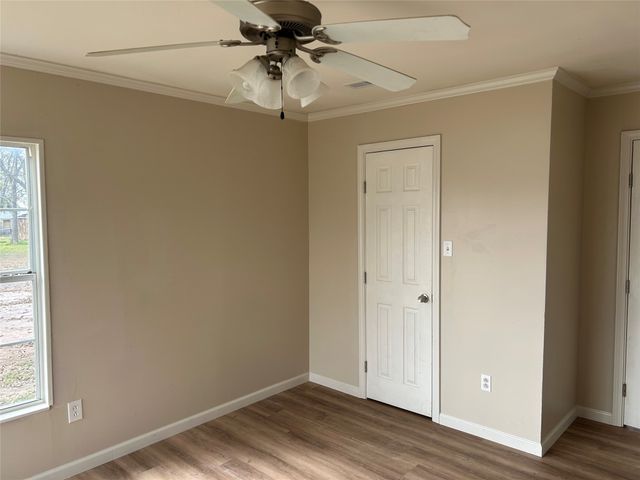 701 E Jefferson Avenue, Whitney, TX 76692