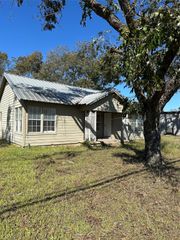 701 E Jefferson Avenue, Whitney, TX 76692