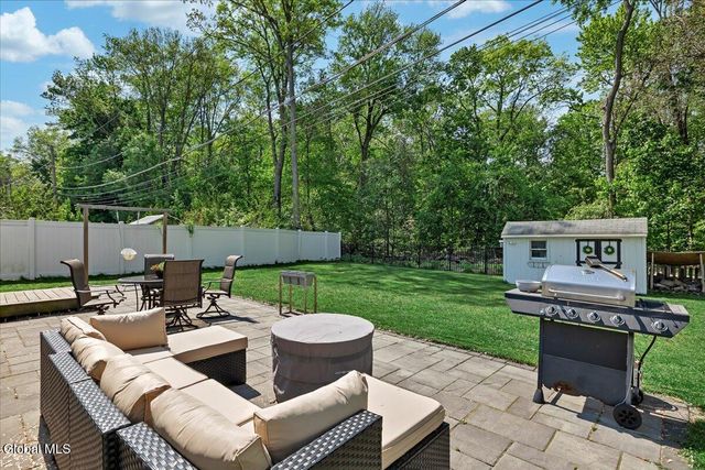 43 Vics Court, Colonie, NY 12205