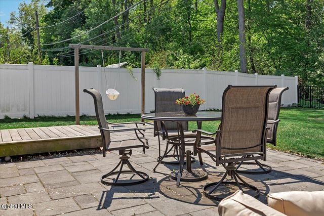 43 Vics Court, Colonie, NY 12205