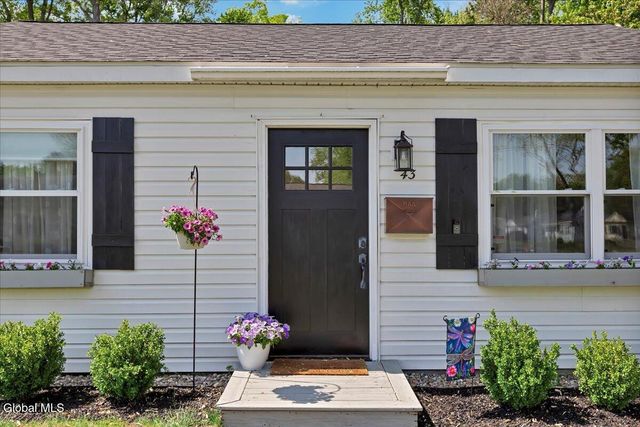43 Vics Court, Colonie, NY 12205
