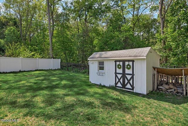 43 Vics Court, Colonie, NY 12205