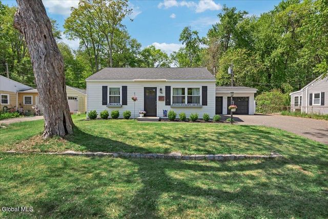 43 Vics Court, Colonie, NY 12205