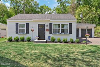 43 Vics Court, Colonie, NY 12205