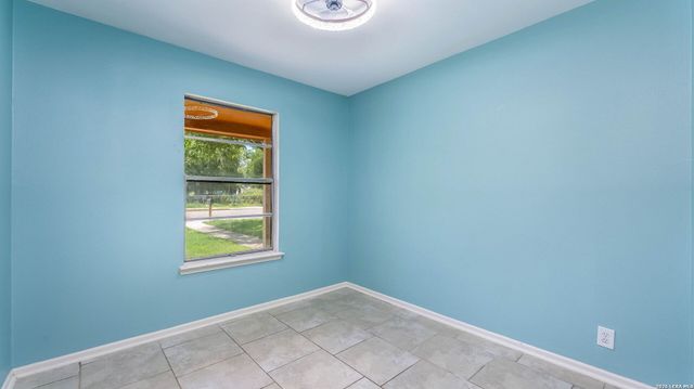 923 Whitman, San Antonio, TX 78211