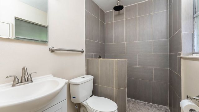 923 Whitman, San Antonio, TX 78211
