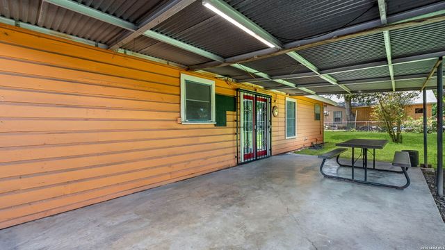 923 Whitman, San Antonio, TX 78211