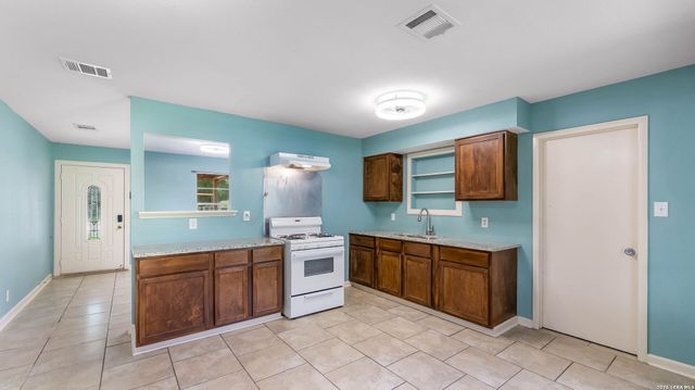 923 Whitman, San Antonio, TX 78211