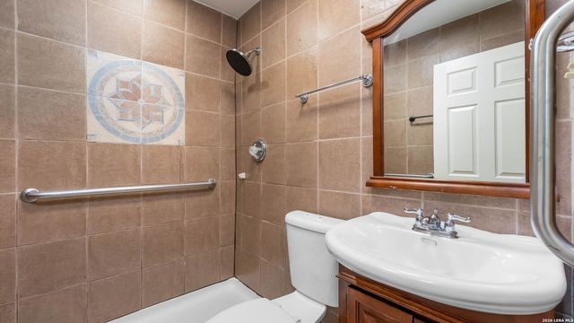 923 Whitman, San Antonio, TX 78211
