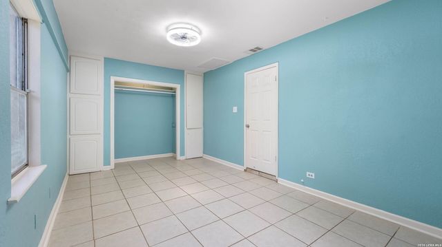 923 Whitman, San Antonio, TX 78211