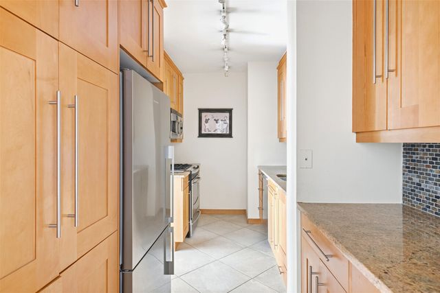 303 E 57th St Apt 21F, New York City, NY 10022