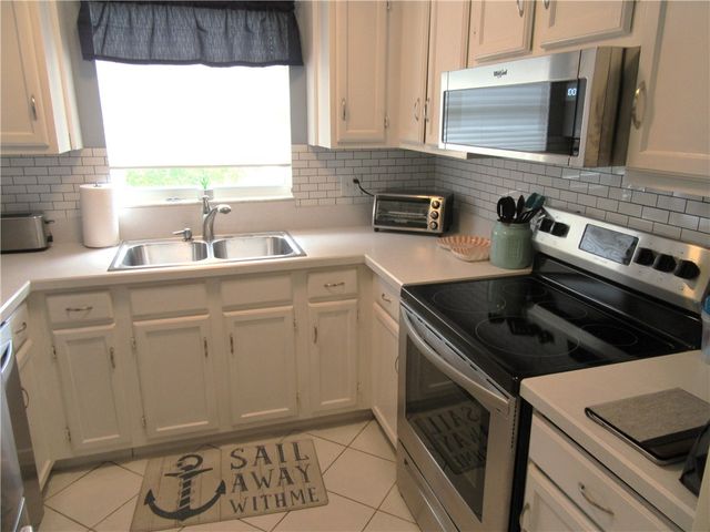 35 Pine Arbor Lane 201, Vero Beach, FL 32962