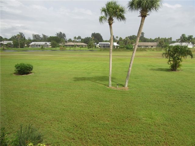 35 Pine Arbor Lane 201, Vero Beach, FL 32962