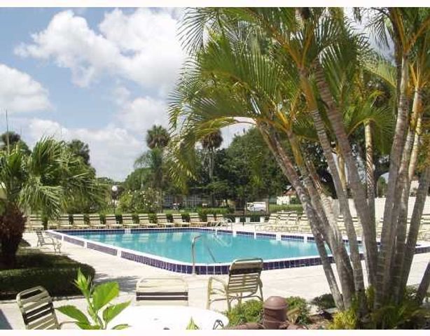 35 Pine Arbor Lane 201, Vero Beach, FL 32962
