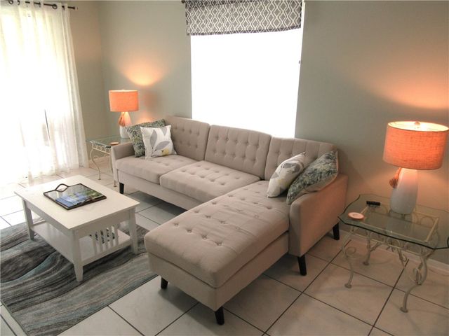 35 Pine Arbor Lane 201, Vero Beach, FL 32962