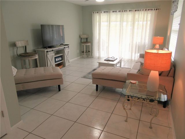 35 Pine Arbor Lane 201, Vero Beach, FL 32962