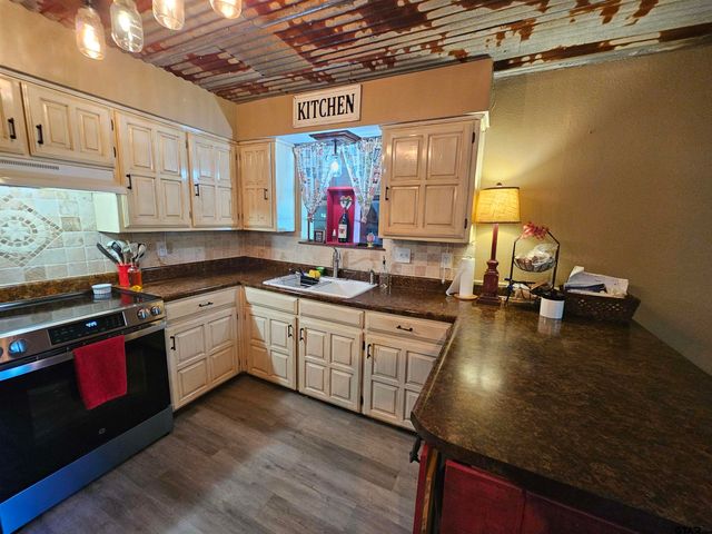 411 Green Meadow Trail, Holly Lake Ranch, TX 75765