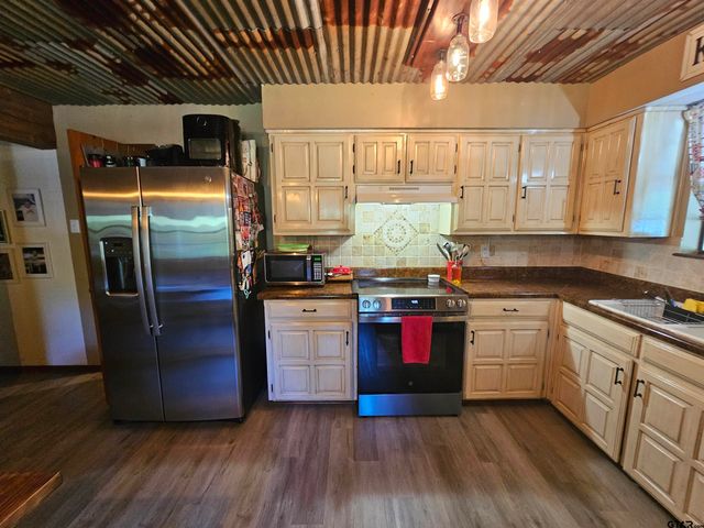 411 Green Meadow Trail, Holly Lake Ranch, TX 75765