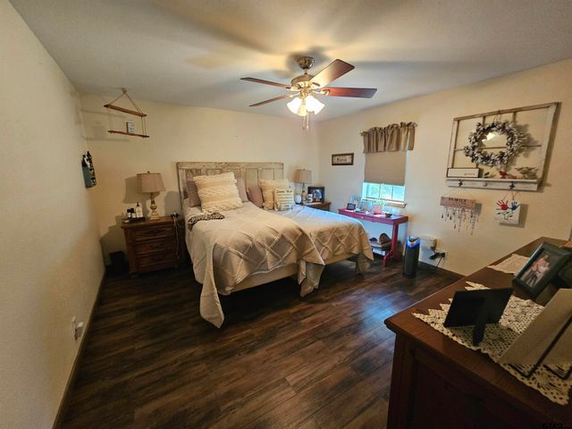 411 Green Meadow Trail, Holly Lake Ranch, TX 75765