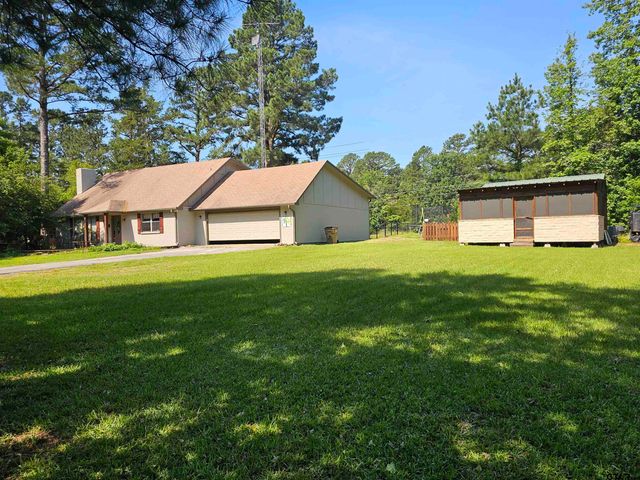 411 Green Meadow Trail, Holly Lake Ranch, TX 75765