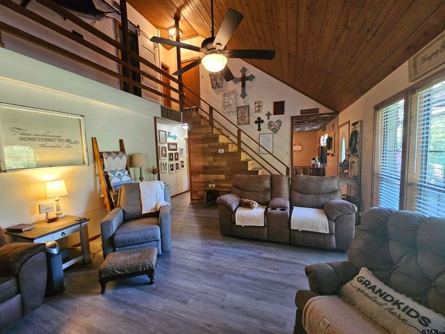 411 Green Meadow Trail, Holly Lake Ranch, TX 75765