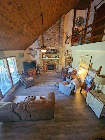 411 Green Meadow Trail, Holly Lake Ranch, TX 75765