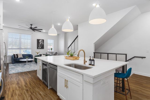 738 Douglas Ave Unit 4, Nashville, TN 37207