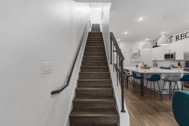 738 Douglas Ave Unit 4, Nashville, TN 37207