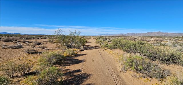 Lot 101 S Amado Road, Golden Valley, AZ 86413