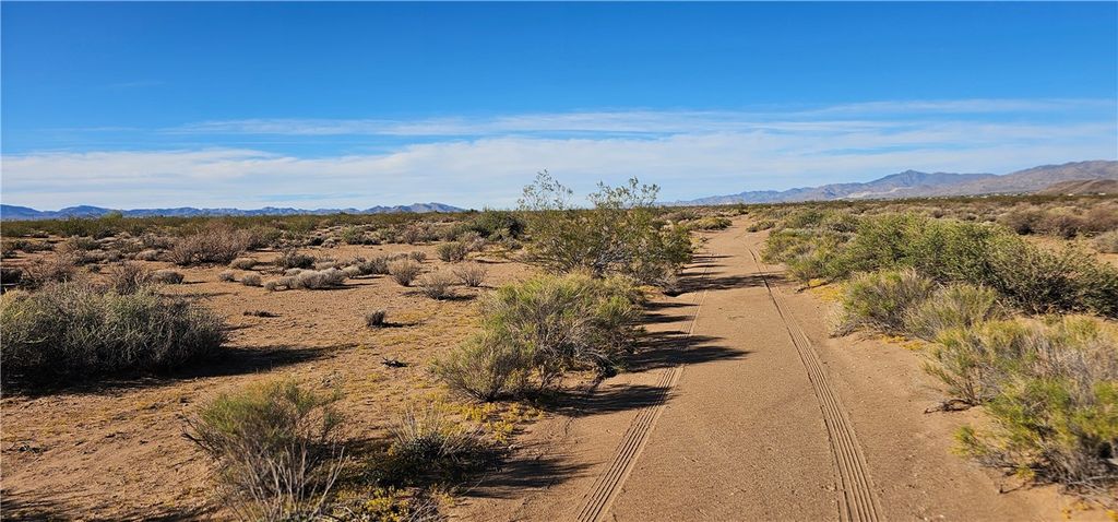 Lot 101 S Amado Road, Golden Valley, AZ 86413