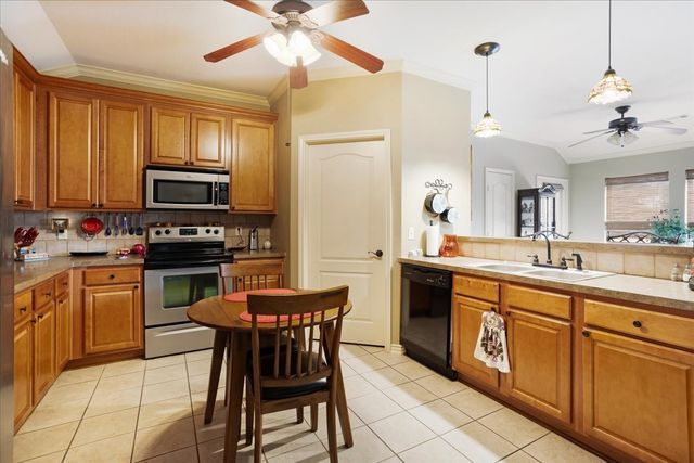 2700 Rex Cruse Drive, Sherman, TX 75092