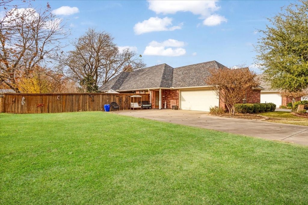 2700 Rex Cruse Drive, Sherman, TX 75092