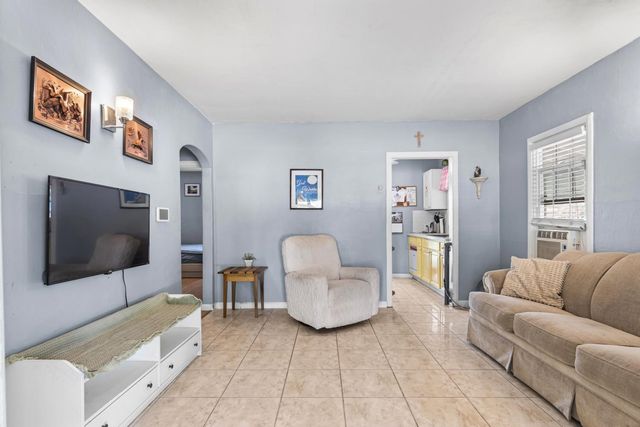 2032 South Ave, Sacramento, CA 95838