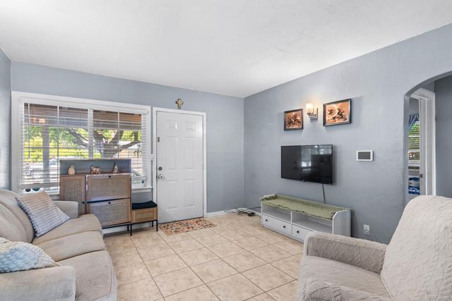 2032 South Ave, Sacramento, CA 95838