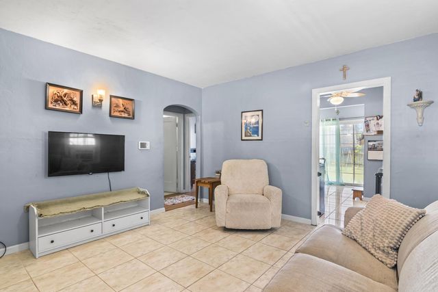 2032 South Ave, Sacramento, CA 95838