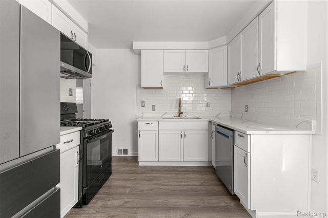 6872 Lathers Street, Garden City, MI 48135