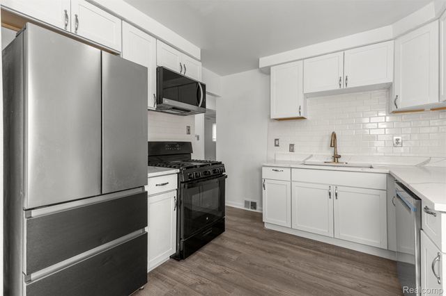 6872 Lathers Street, Garden City, MI 48135