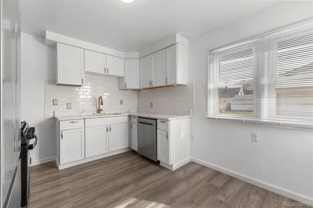 6872 Lathers Street, Garden City, MI 48135