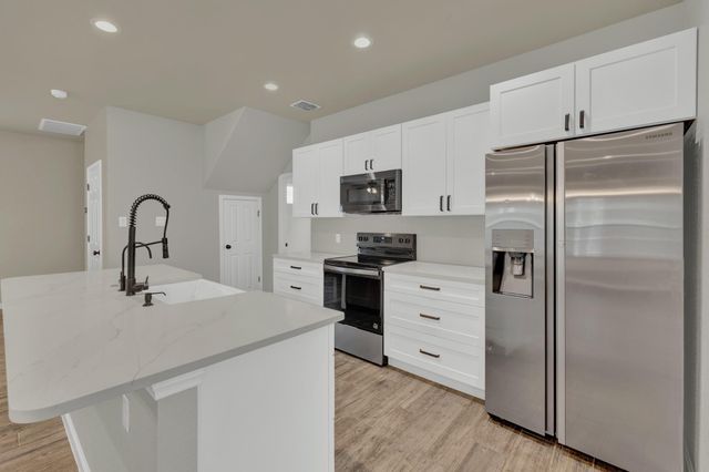 1452 Lakeview DR, Canyon Lake, TX 78133