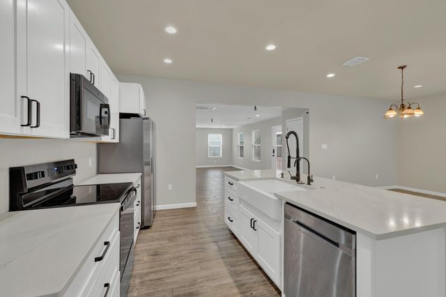 1452 Lakeview DR, Canyon Lake, TX 78133