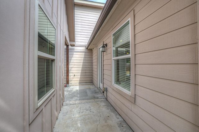 1452 Lakeview DR, Canyon Lake, TX 78133