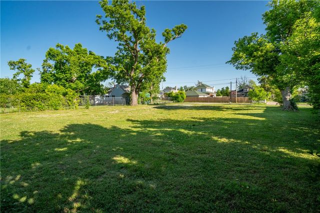 419 W Persimmon Street, Rogers, AR 72756