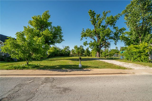 419 W Persimmon Street, Rogers, AR 72756