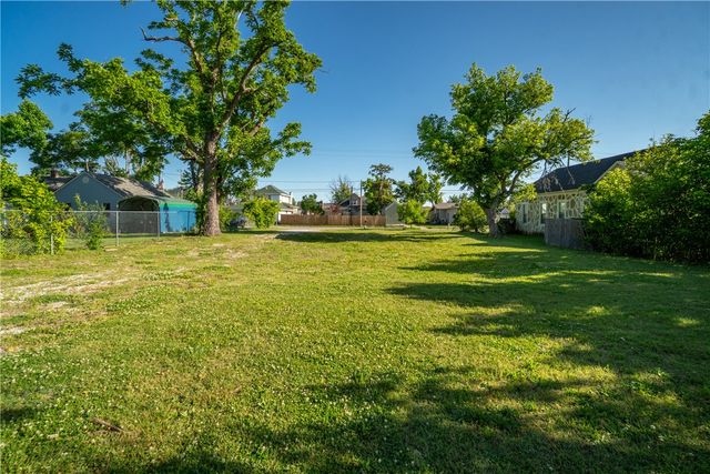 419 W Persimmon Street, Rogers, AR 72756