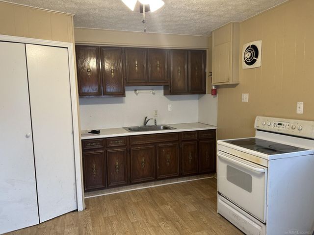 22812 ALMOND Avenue, Eastpointe, MI 48021