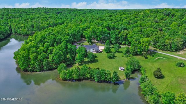 310 Old Stagecoach Place, Crossville, TN 38571